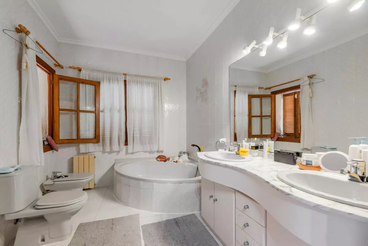 4-bedroom Villa In Calvià, Spain (400 M²)