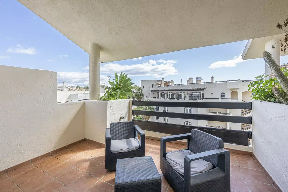1-bedroom Apartment In Estepona, Spain (90 M²)