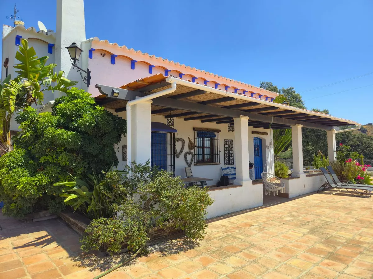3-bedroom Villa In Riogordo, Spain (229 M²)
