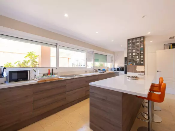 3-bedroom Apartment In Marbella, Spain (263 M²)