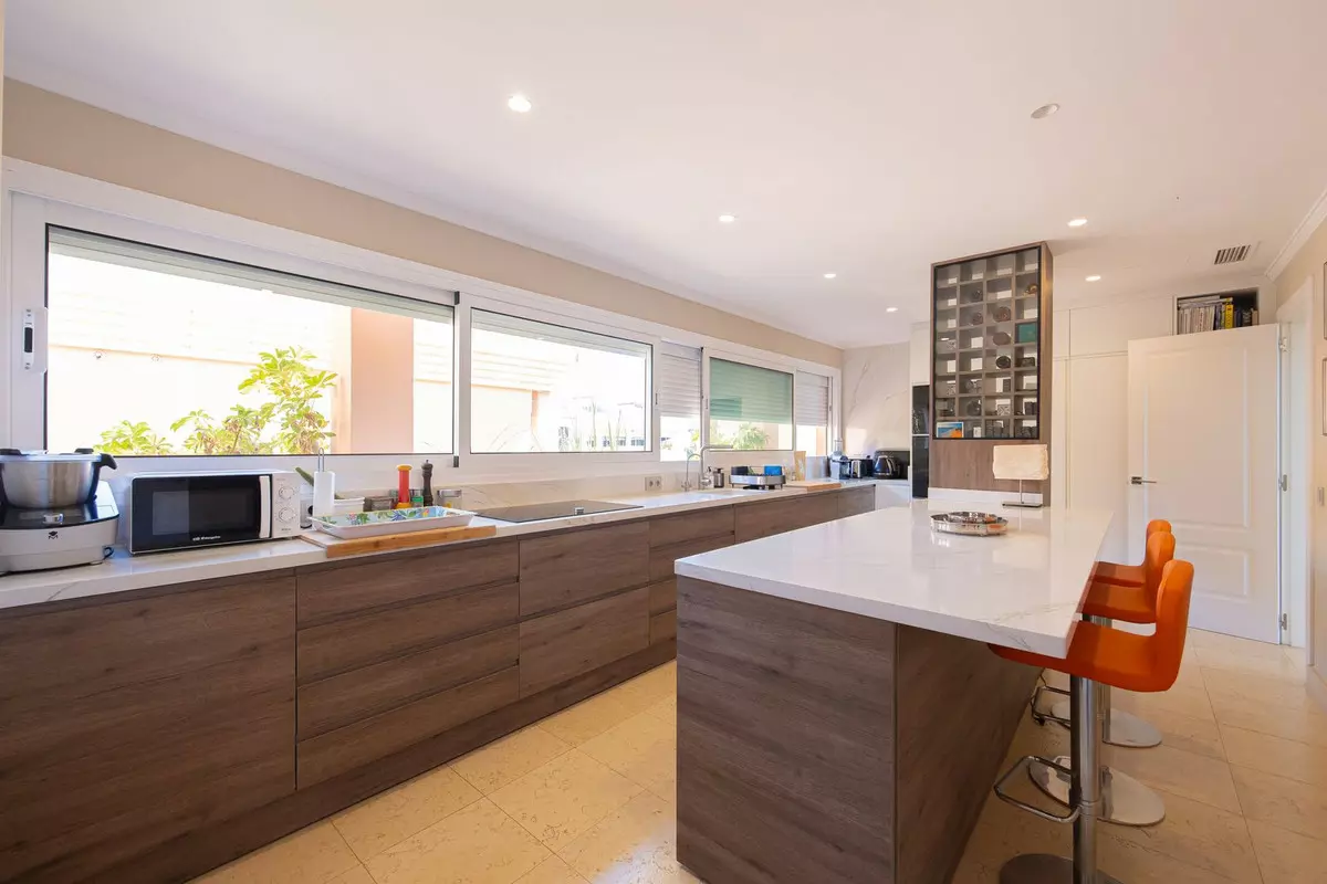 3-bedroom Apartment In Marbella, Spain (263 M²)