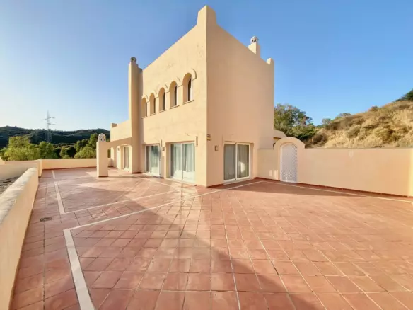 3-bedroom Apartment In Marbella, Spain (140 M²)