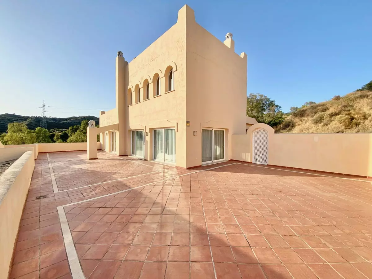3-bedroom Apartment In Marbella, Spain (140 M²)