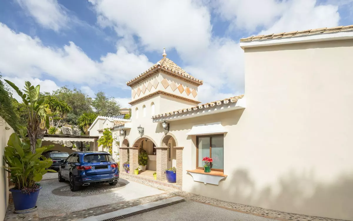 6-bedroom Villa In Estepona, Spain (415 M²)