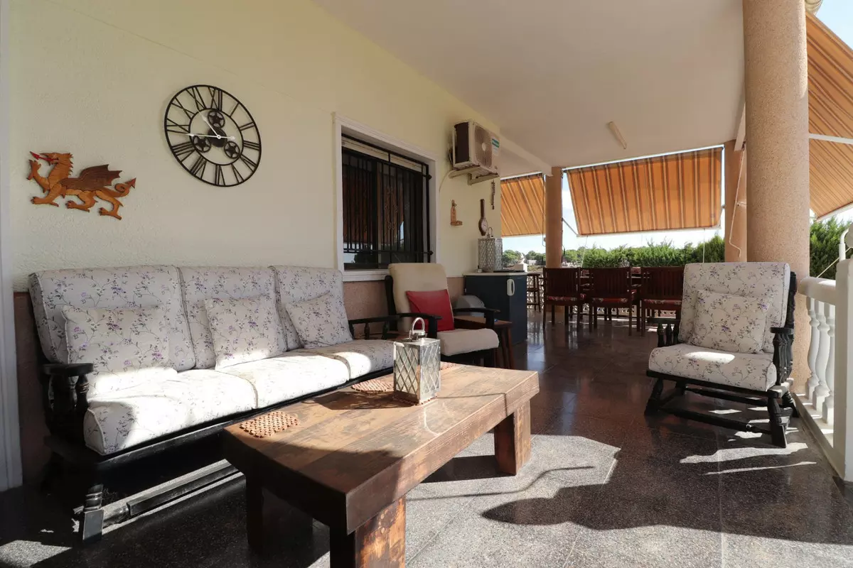 6-bedroom Villa In Crevillent, Spain (291 M²)