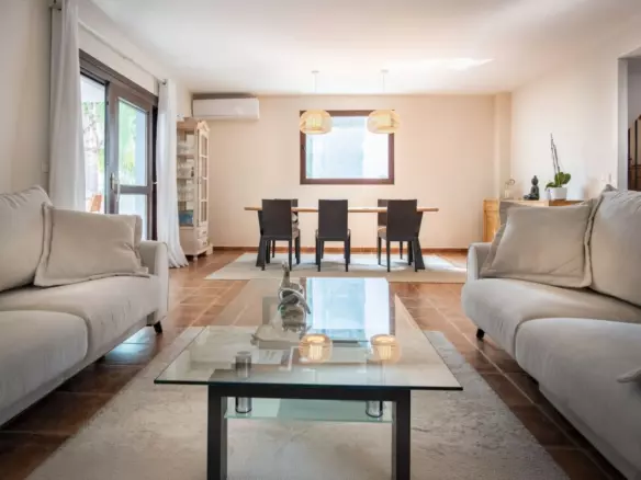 4-bedroom Villa In Estepona, Spain (240 M²)