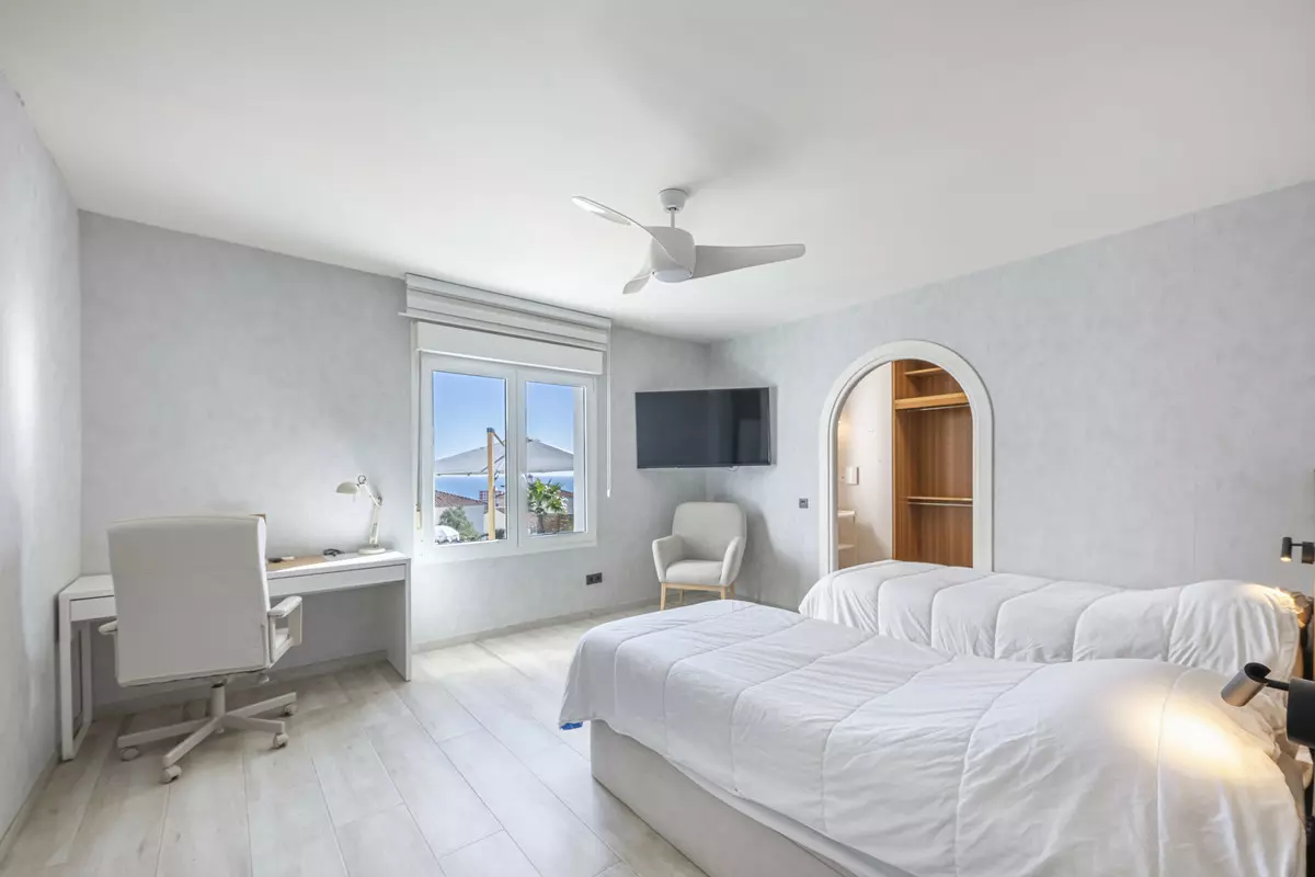 6-bedroom Villa In Manilva, Spain (501 M²)