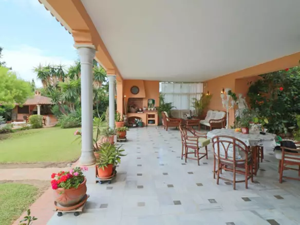 6-bedroom Villa In Estepona, Spain (531 M²)