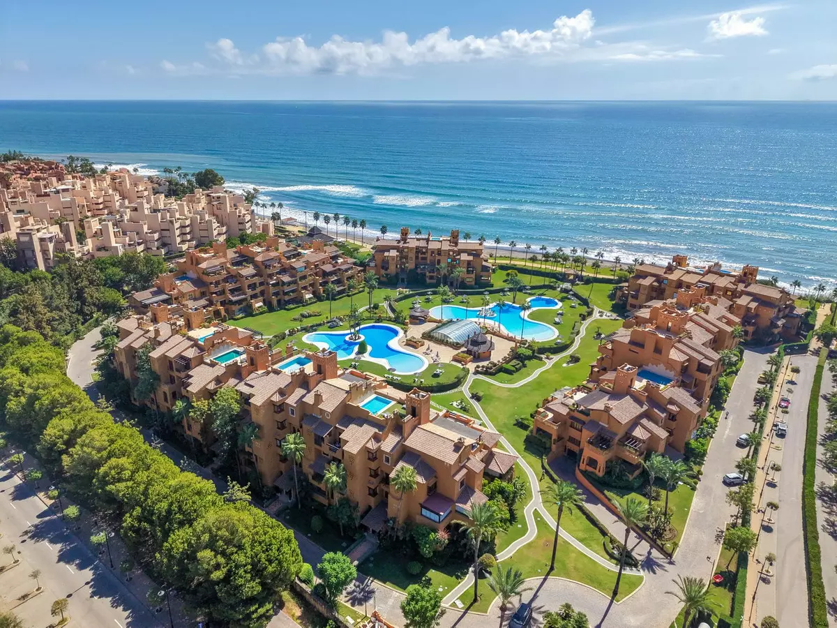 3-bedroom Apartment In Estepona, Spain (159 M²)