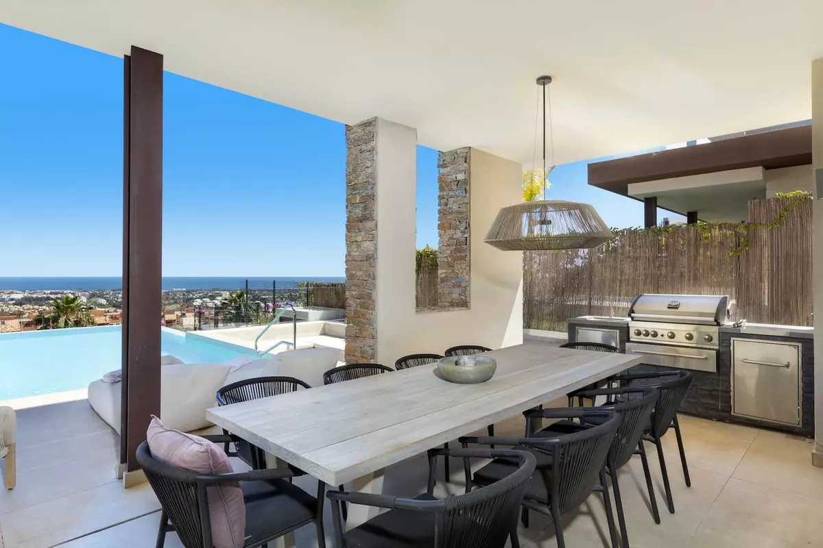 5-bedroom Villa In Benahavis, Spain (407 M²)