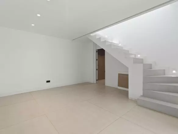 4-bedroom Apartment In Estepona, Spain (263 M²)