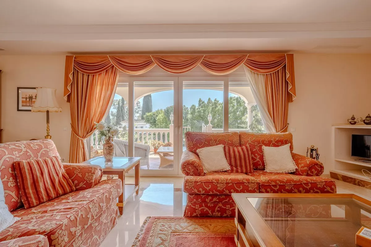 5-bedroom Villa In Estepona, Spain (282 M²)