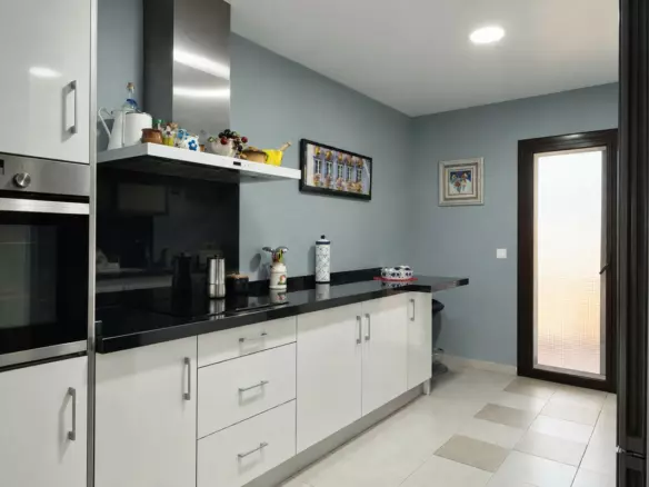 3-bedroom Apartment In Estepona, Spain (134 M²)