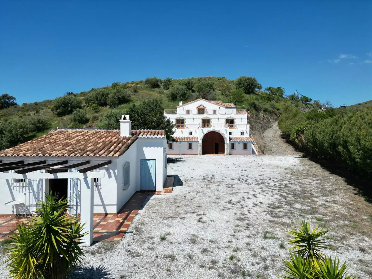 4-bedroom Villa In Sedella, Spain (496 M²)