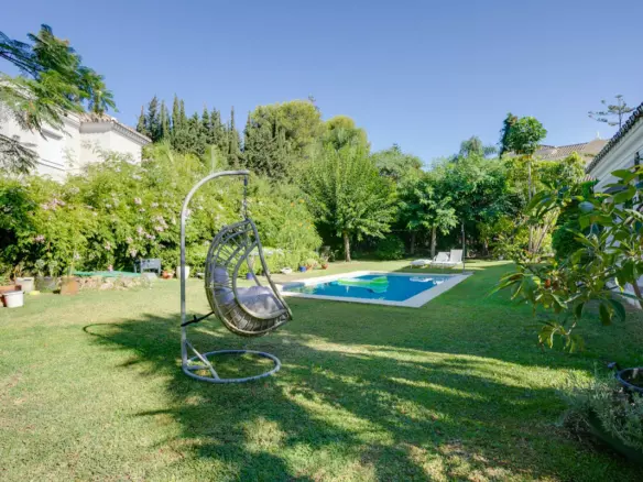 3-bedroom Villa In Estepona, Spain (238 M²)