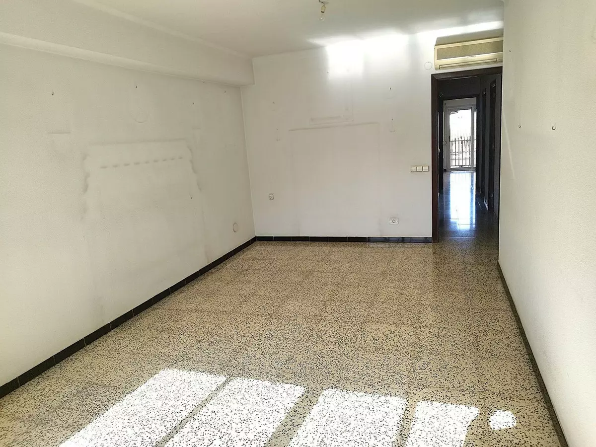 4-bedroom Apartment In Palma De Mallorca, Spain (105 M²)