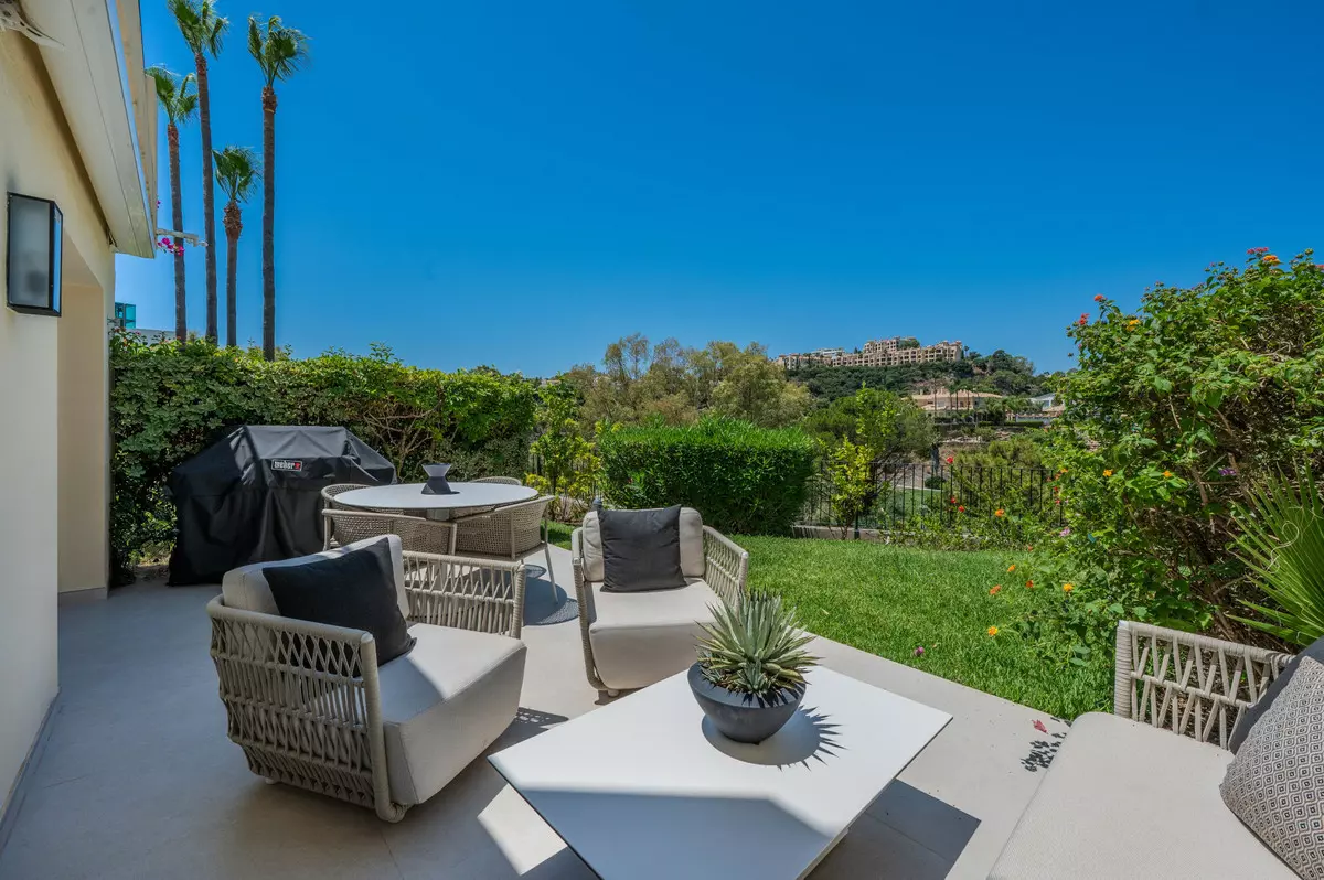 3-bedroom Town House In Benahavis, Spain (212 M²)