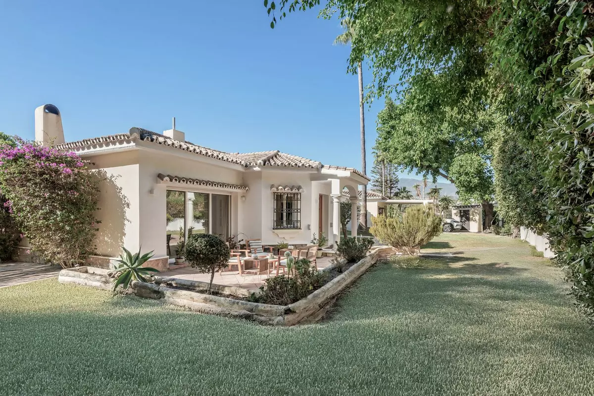 4-bedroom Villa In Estepona, Spain (341 M²)