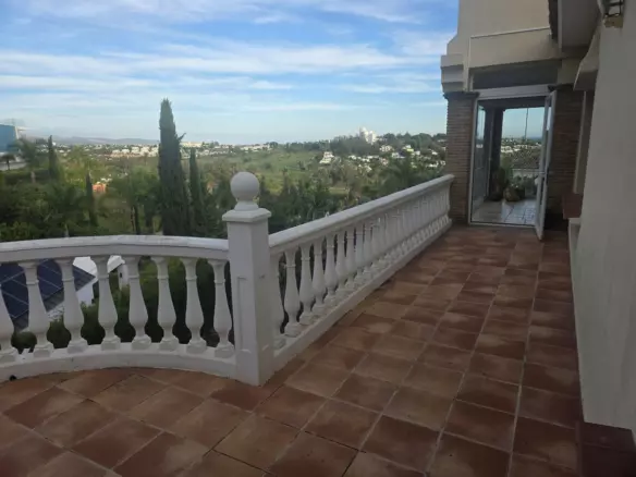 6-bedroom Villa In Estepona, Spain (415 M²)