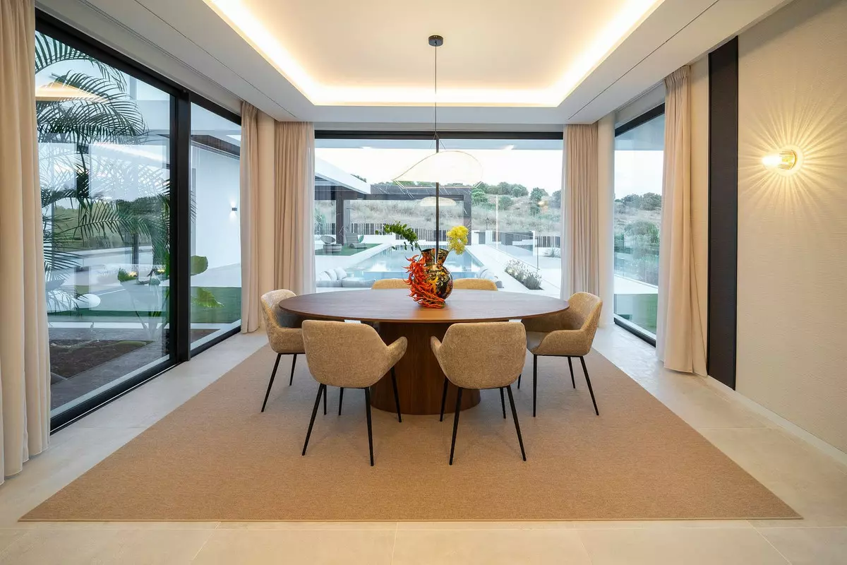 6-bedroom Villa In Estepona, Spain (1.182 M²)