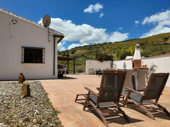 3-bedroom Villa In Álora, Spain (148 M²)