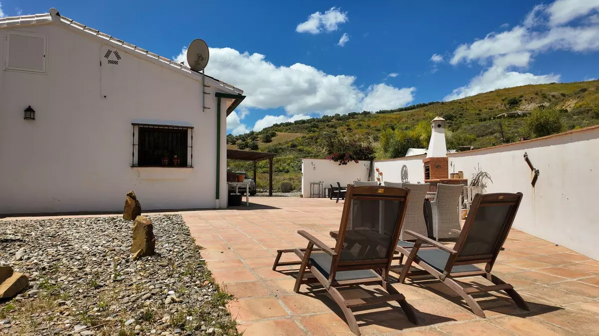 3-bedroom Villa In Álora, Spain (148 M²)