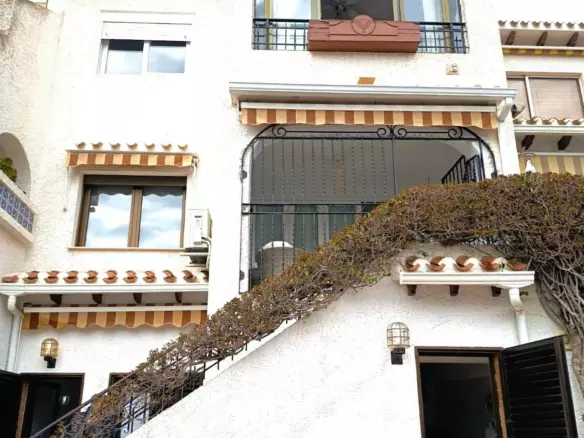 4-bedroom Apartment In Orihuela, Spain (100 M²)