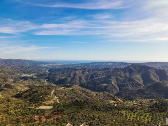 3-bedroom Town House In Comares, Spain (142 M²)