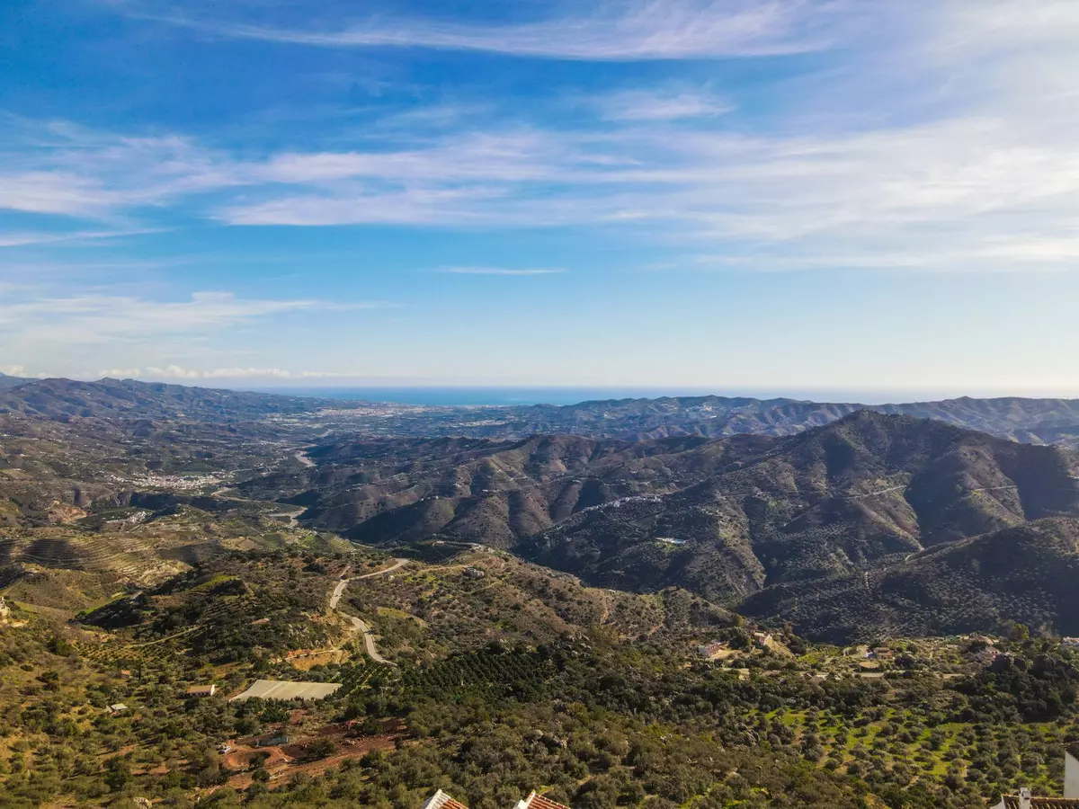 3-bedroom Town House In Comares, Spain (142 M²)