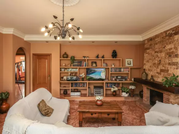 3-bedroom Villa In Guaro, Spain (250 M²)