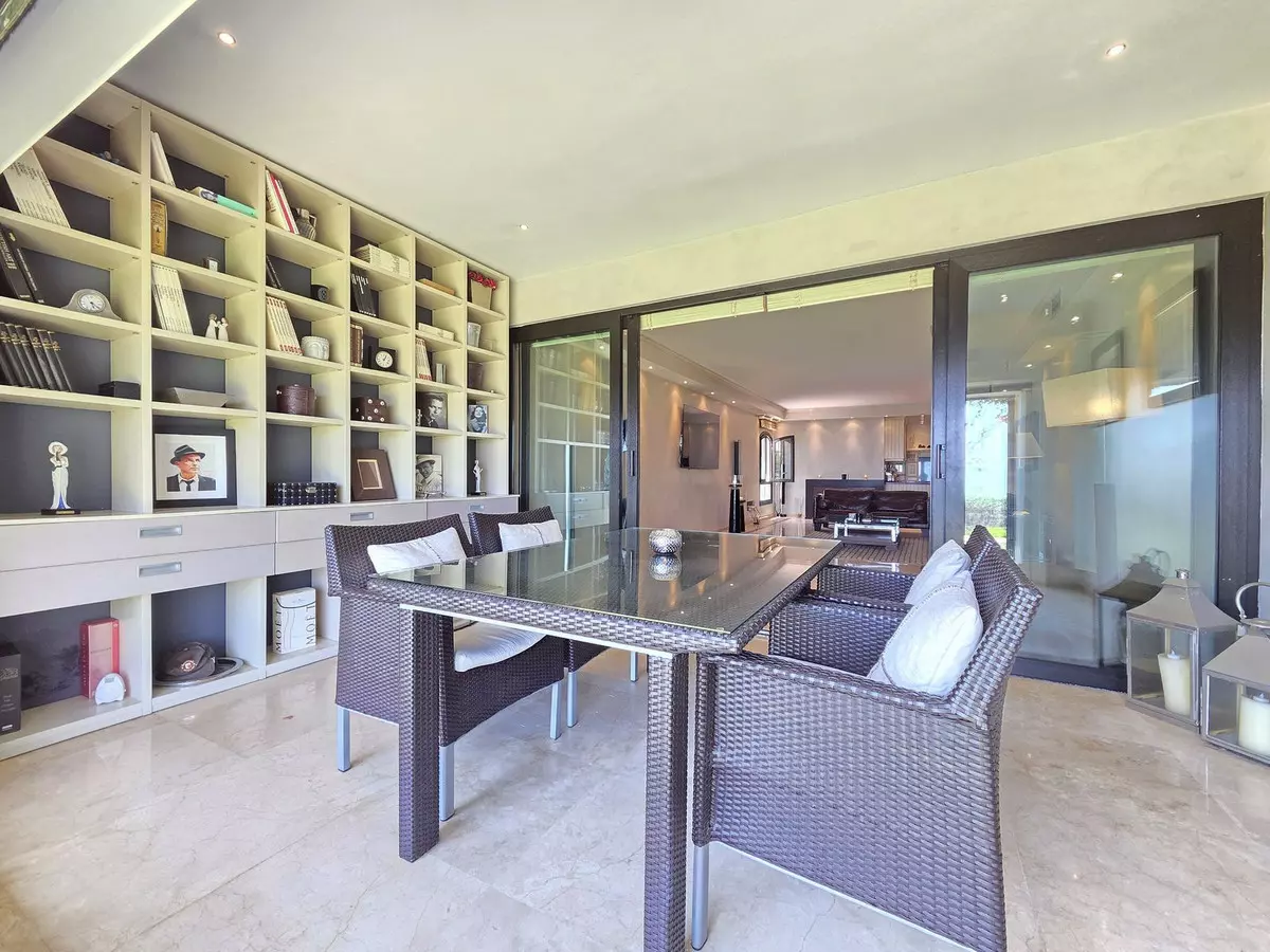 2-bedroom Apartment In Marbella, Spain (146 M²)