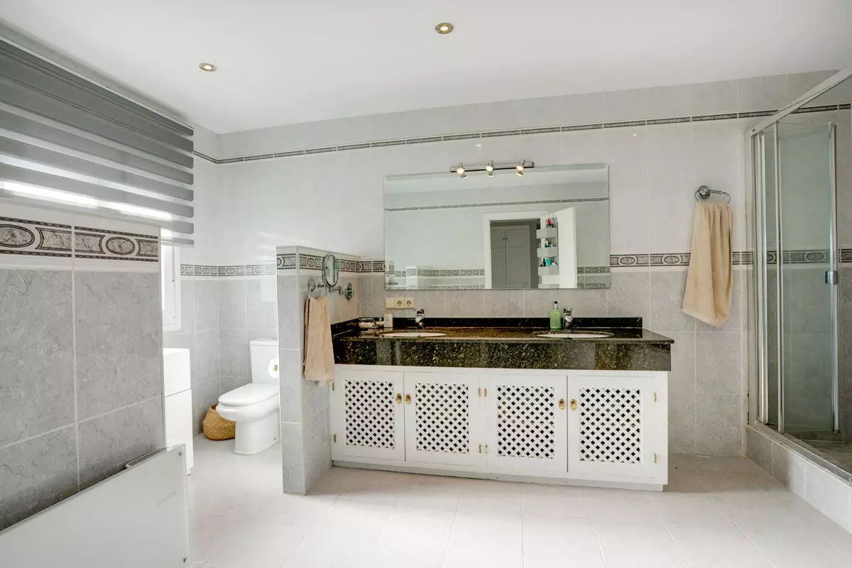 3-bedroom Villa In Estepona, Spain (238 M²)