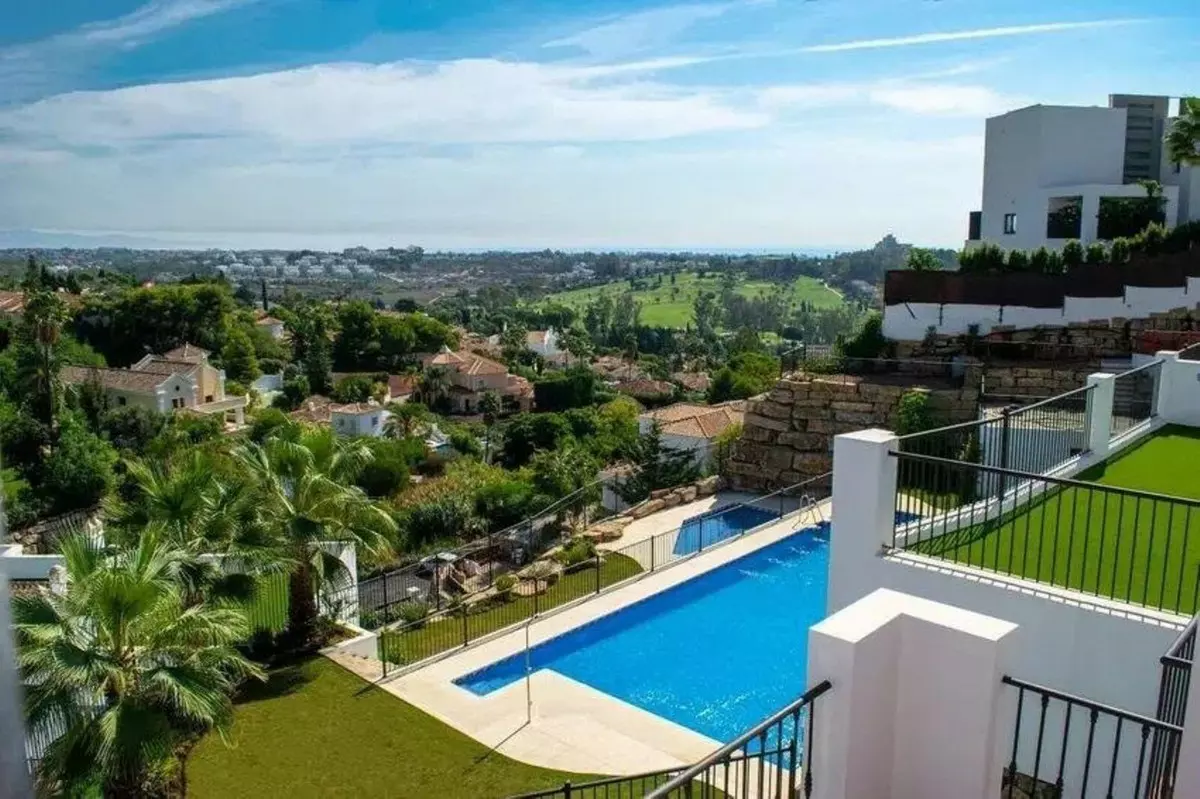 3-bedroom Apartment In Estepona, Spain (100 M²)