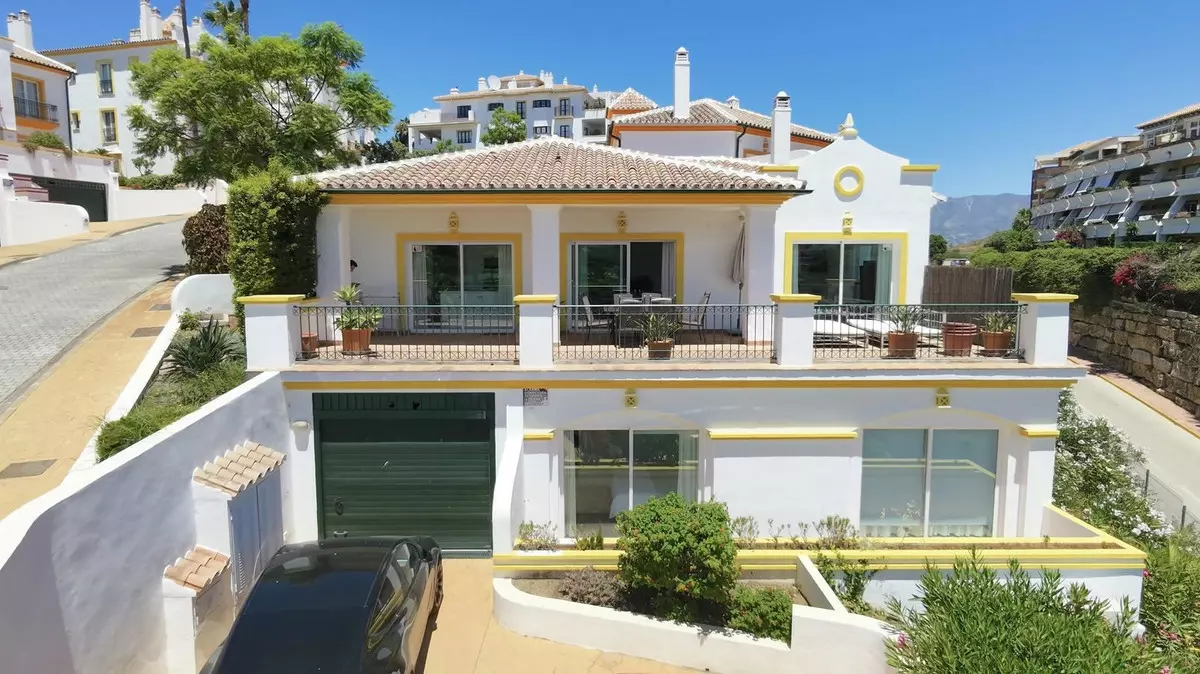 3-bedroom Villa In Mijas, Spain (260 M²)