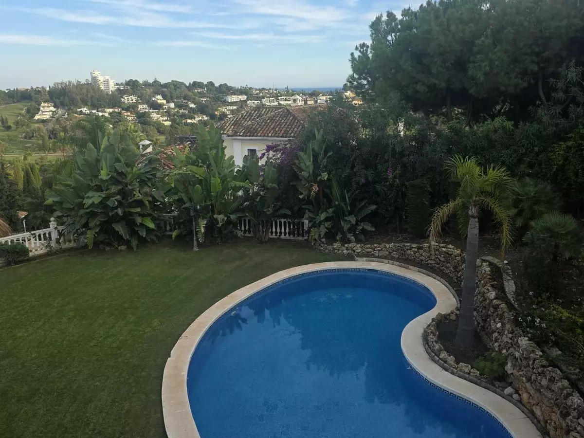 6-bedroom Villa In Estepona, Spain (415 M²)