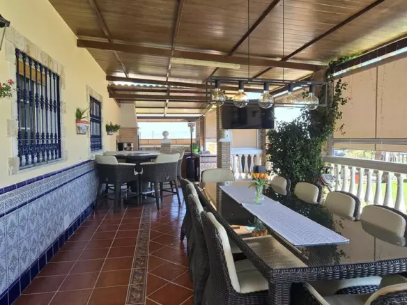 5-bedroom Country House In Coín, Spain (197 M²)