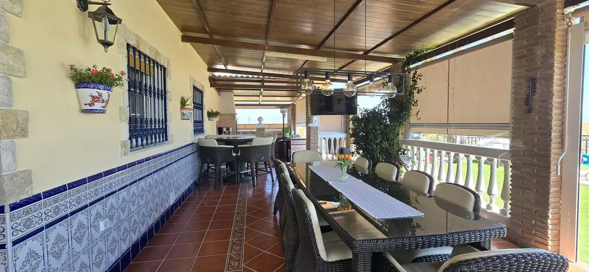 5-bedroom Country House In Coín, Spain (197 M²)