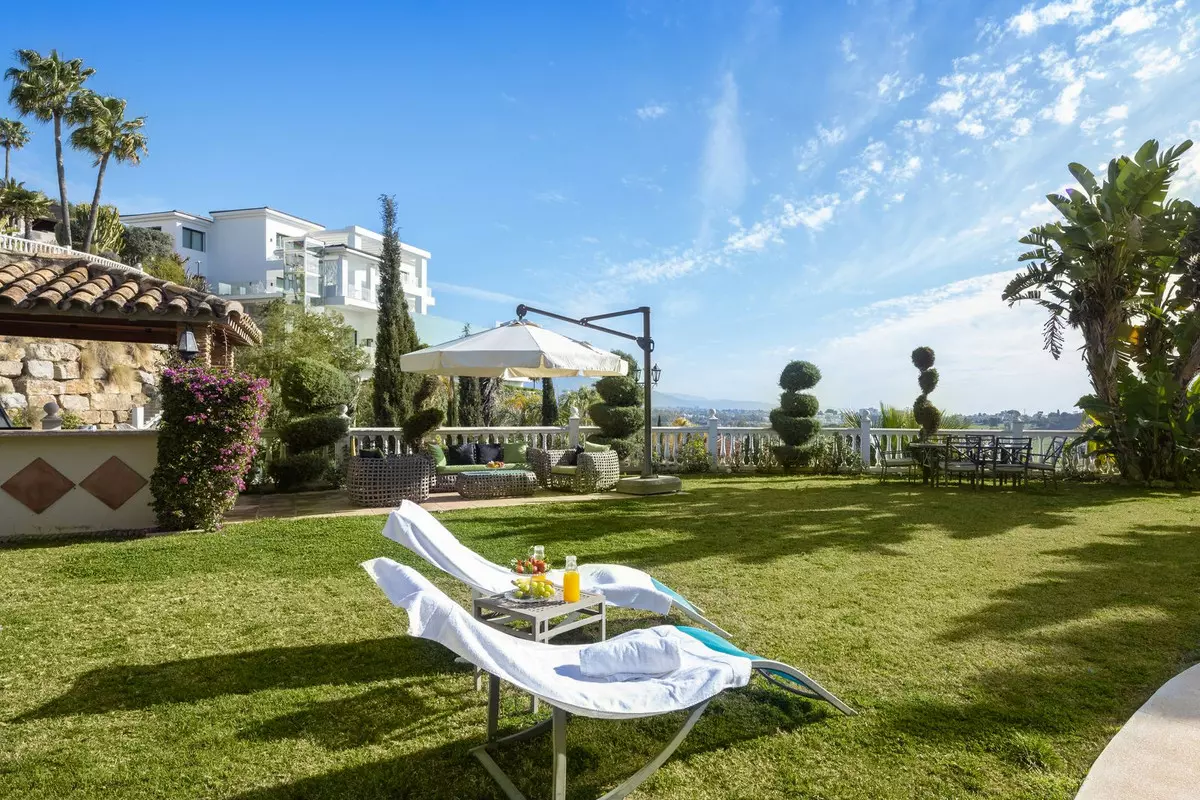 6-bedroom Villa In Estepona, Spain (415 M²)