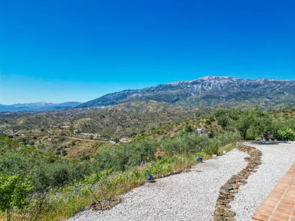 3-bedroom Villa In Vélez – Málaga, Spain (128 M²)