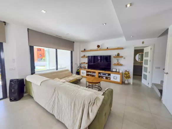 3-bedroom Villa In Manilva, Spain (168 M²)