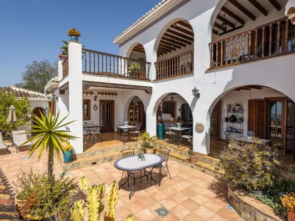 5-bedroom Villa In Cómpeta, Spain (567 M²)