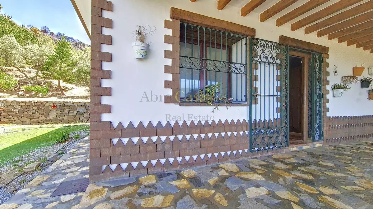 4-bedroom Villa In Canillas De Albaida, Spain (331 M²)