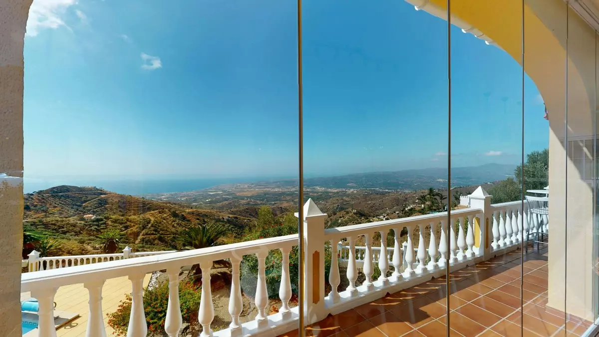 4-bedroom Villa In Vélez – Málaga, Spain (240 M²)