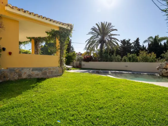 5-bedroom Villa In Estepona, Spain (169 M²)