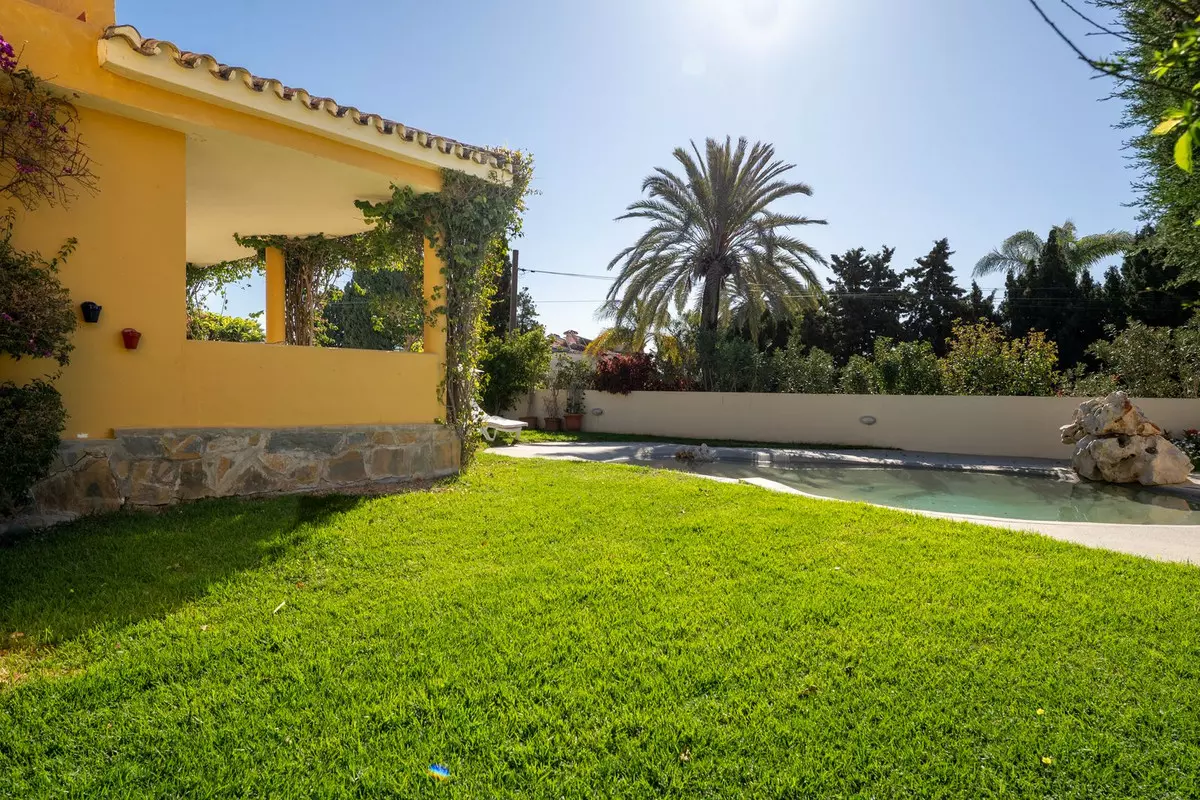5-bedroom Villa In Estepona, Spain (169 M²)