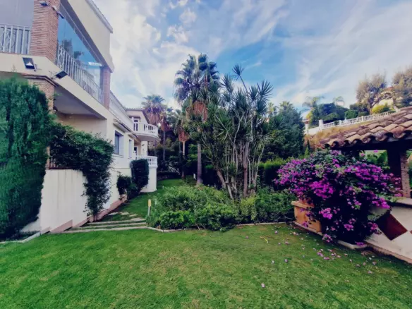 6-bedroom Villa In Estepona, Spain (415 M²)