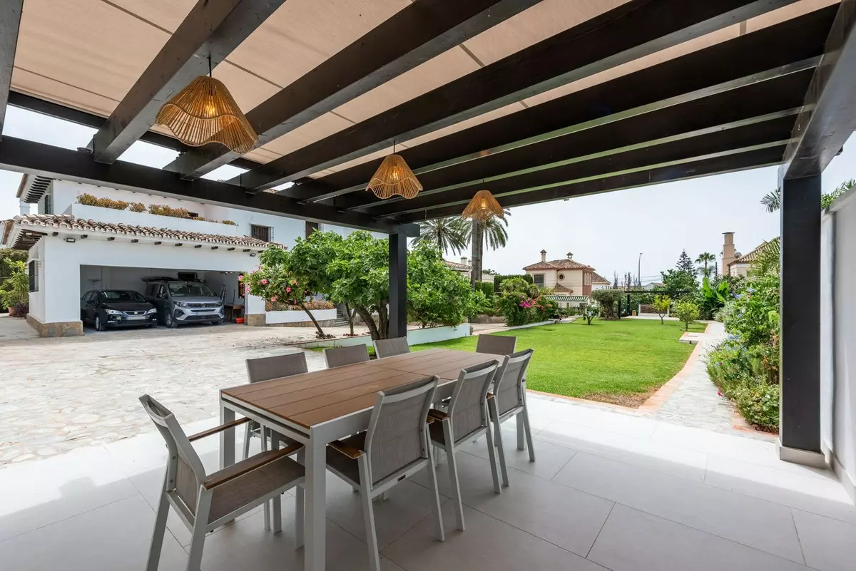 4-bedroom Villa In Marbella, Spain (346 M²)