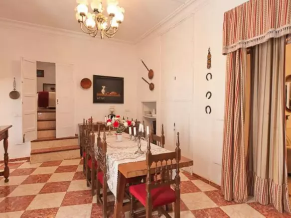 14-bedroom Town House In Álora, Spain (1.085 M²)