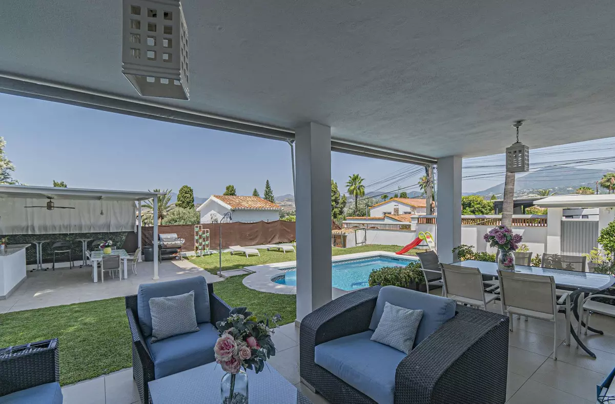 5-bedroom Villa In Marbella, Spain (275 M²)