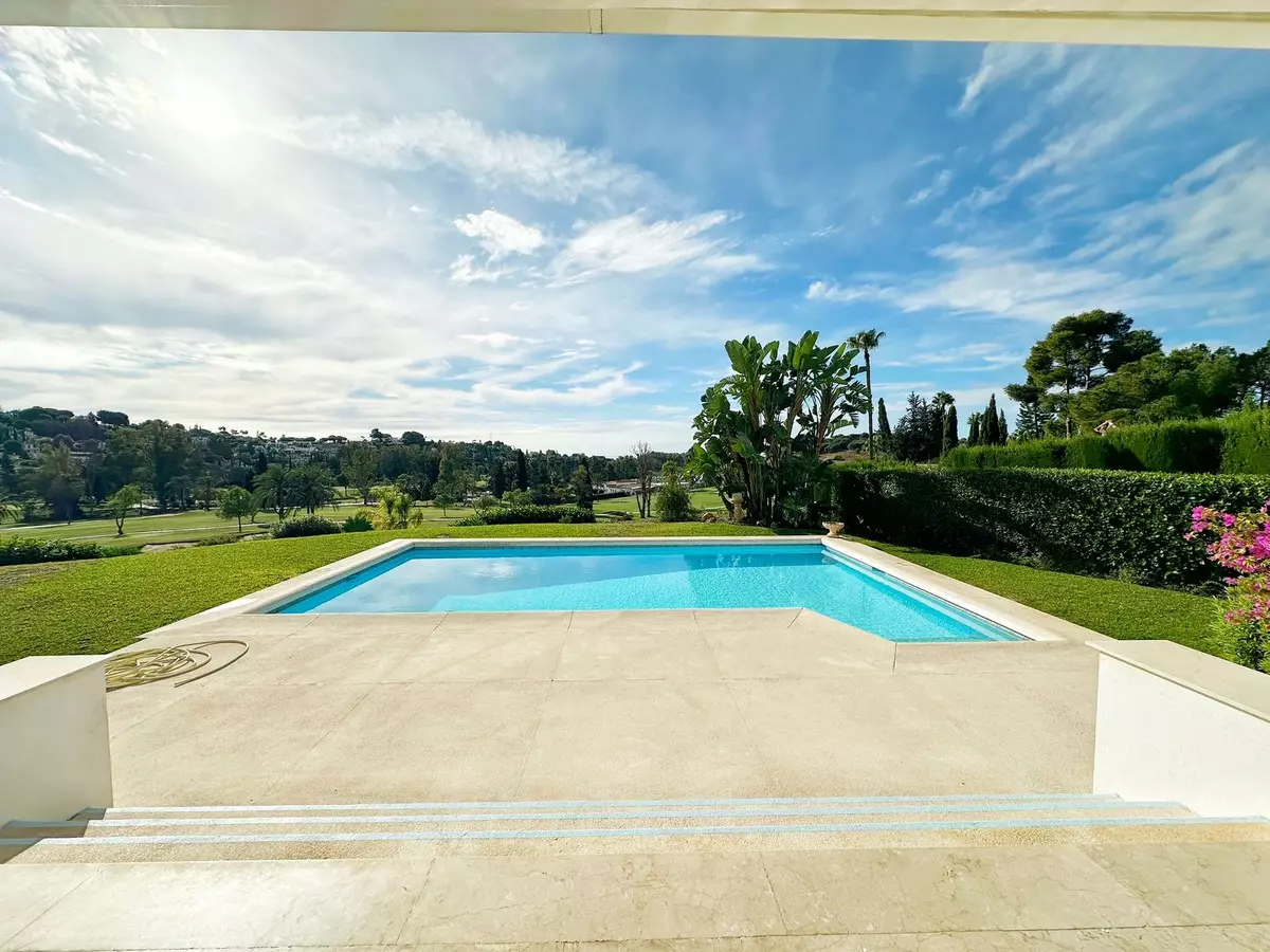 4-bedroom Villa In Estepona, Spain (450 M²)